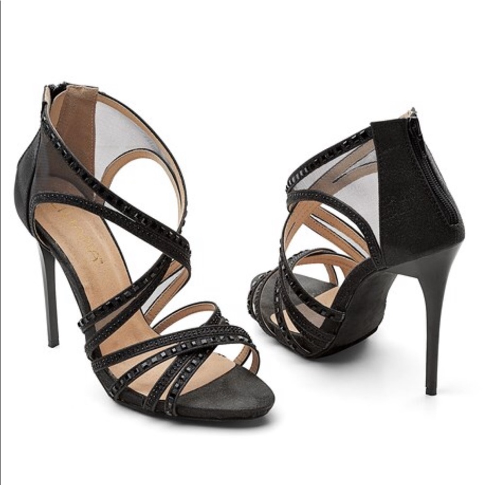 Venus  4 inch heels size 7, new